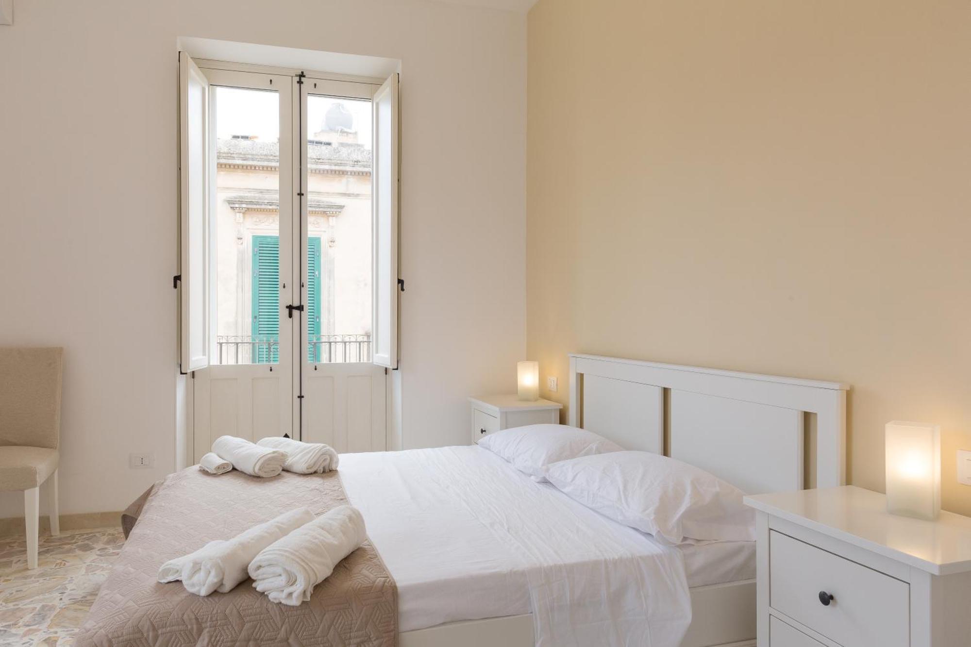 Al Corso Apartments Noto Zewnętrze zdjęcie